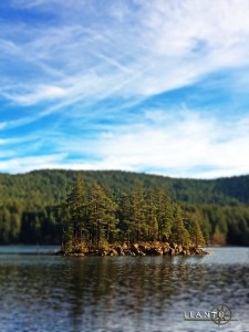 LEANTO Mountain Lake Island